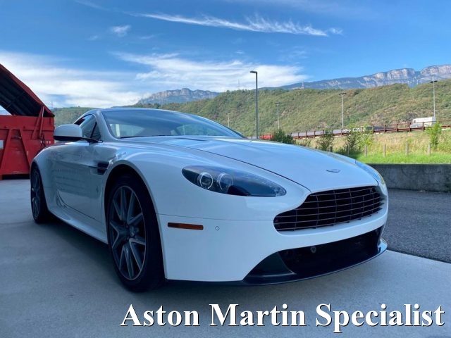 ASTON MARTIN Vantage usata, con Autoradio