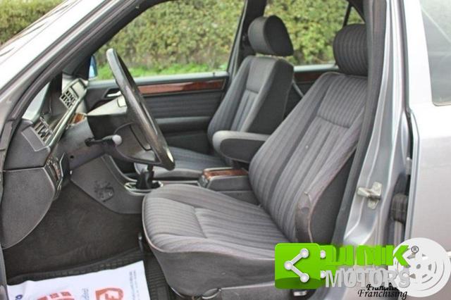 MERCEDES-BENZ E 200 usata 10