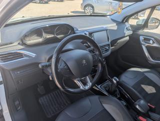 PEUGEOT 2008 usata, con Controllo automatico clima