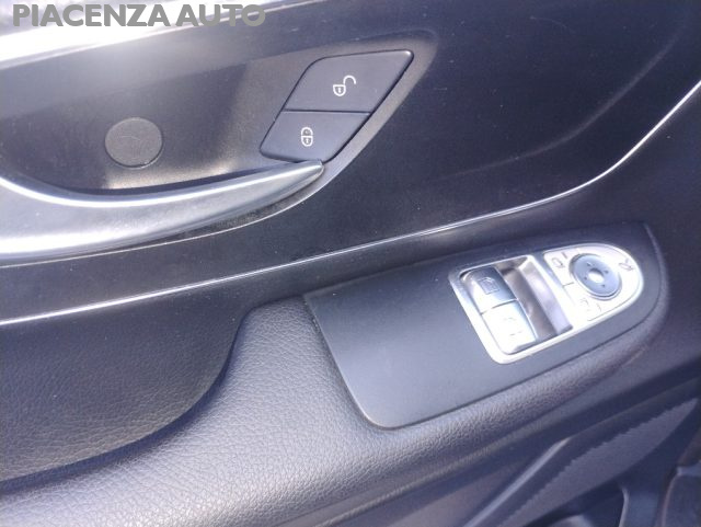 MERCEDES-BENZ V 220 usata, con Filtro antiparticolato