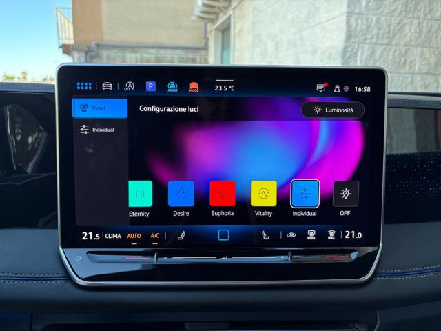 VOLKSWAGEN Tiguan usata, con Sensori di parcheggio posteriori