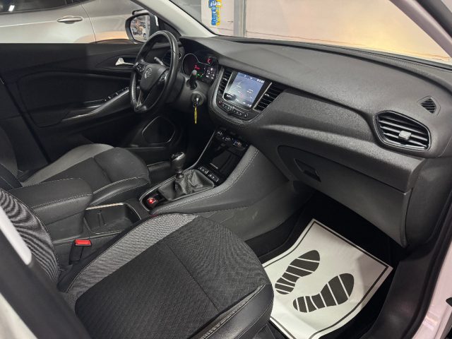 OPEL Grandland X usata, con Autoradio digitale