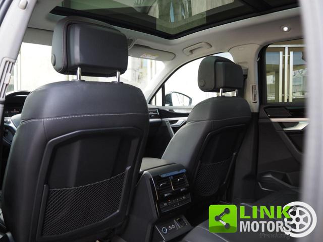 VOLKSWAGEN Touareg usata, con Sistema di parcheggio automatico