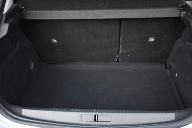 OPEL Corsa usata, con USB