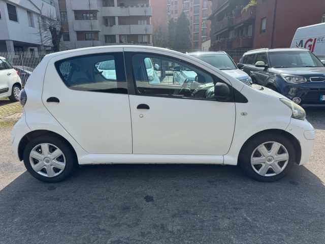 TOYOTA Aygo usata, con Autoradio