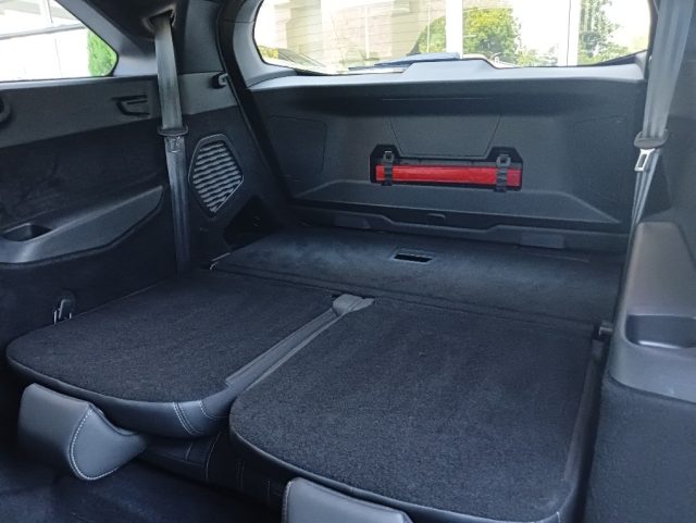 PEUGEOT 5008 usata, con Sedile posteriore sdoppiato