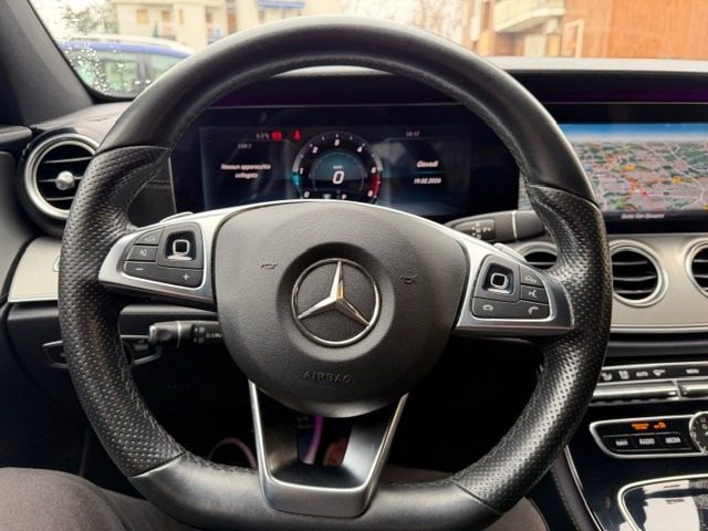 MERCEDES-BENZ E 220 usata, con Servosterzo