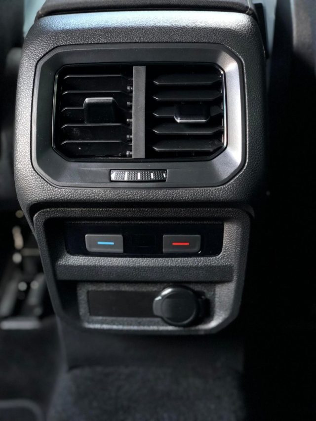 VOLKSWAGEN Tiguan usata, con Climatizzatore automatico, 3 zone