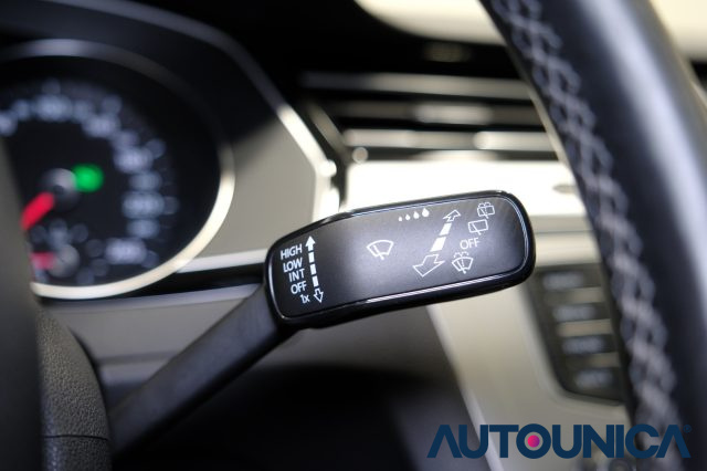 VOLKSWAGEN Passat Variant usata, con Volante multifunzione
