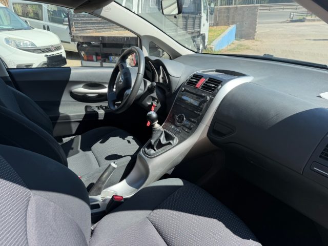 TOYOTA Auris usata 8