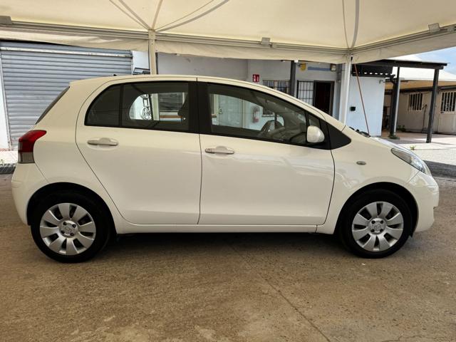 TOYOTA Yaris usata, con Autoradio