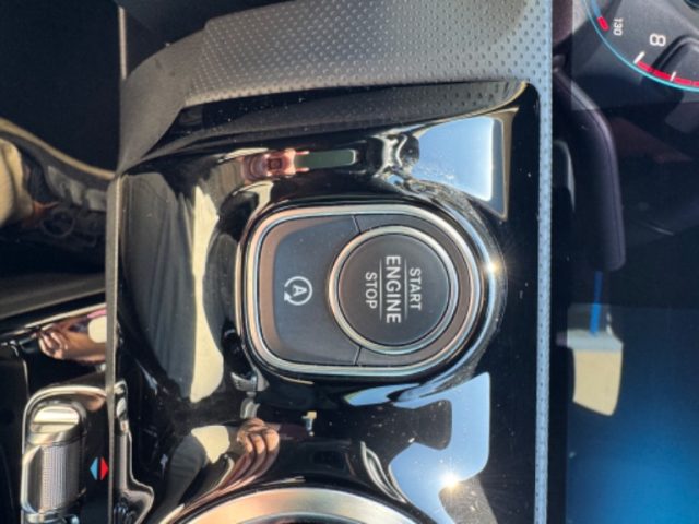MERCEDES-BENZ CLA 200 usata, con Climatizzatore