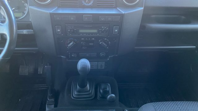 LAND ROVER Defender usata 23