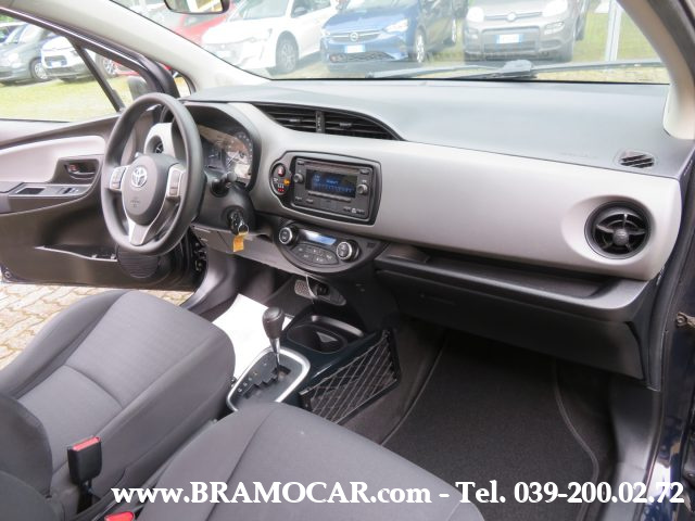 TOYOTA Yaris usata, con Specchietti laterali elettrici