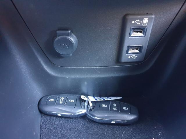 OPEL Crossland X usata, con Volante in pelle