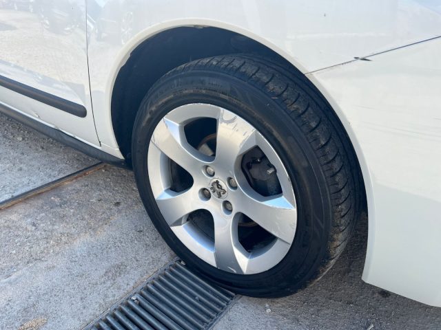 PEUGEOT 3008 usata, con Autoradio