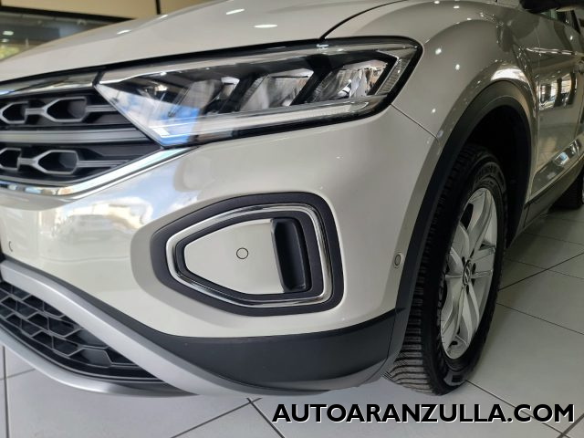 VOLKSWAGEN T-Roc usata, con Leve al volante