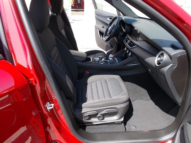 ALFA ROMEO Stelvio usata, con Controllo automatico clima