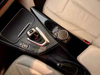 BMW 320 usata, con Fari Xenon