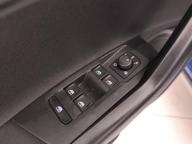 VOLKSWAGEN Taigo usata, con Luci diurne LED