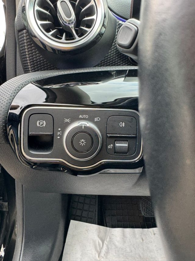 MERCEDES-BENZ A 200 usata, con Controllo automatico clima