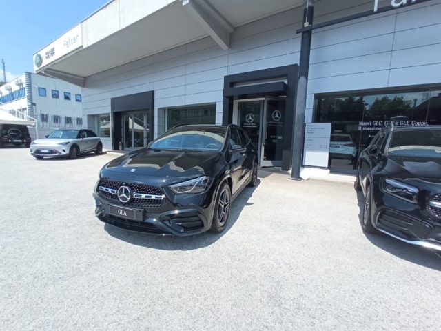 MERCEDES-BENZ GLA 200 usata, con Airbag laterali