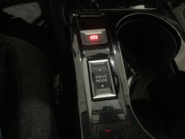 PEUGEOT 208 usata, con Riconoscimento dei segnali stradali
