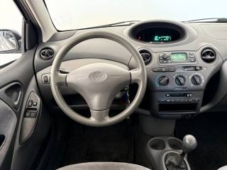 TOYOTA Yaris usata 13
