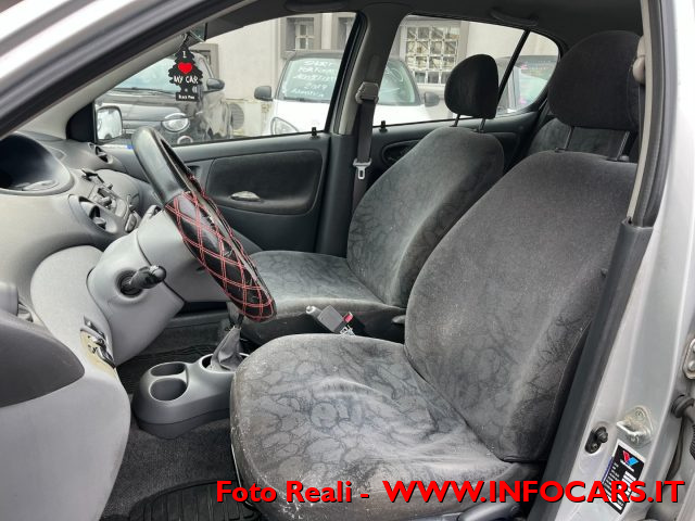 TOYOTA Yaris usata, con Servosterzo