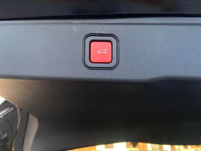 JEEP Avenger usata, con USB