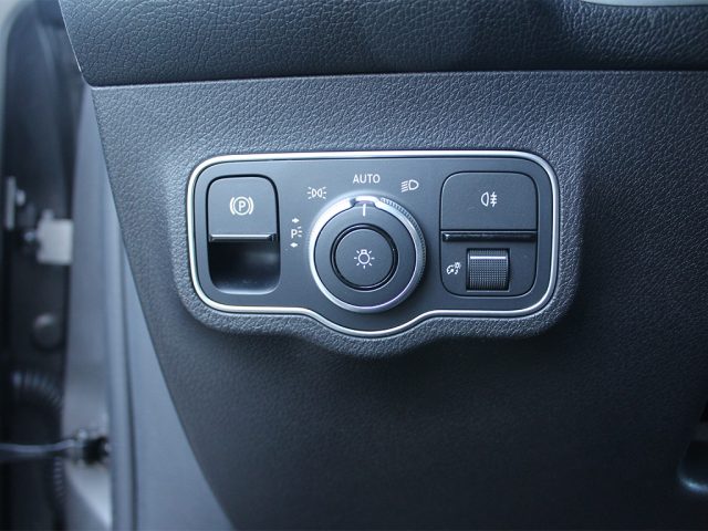 MERCEDES-BENZ GLB 180 usata, con Specchietti laterali elettrici