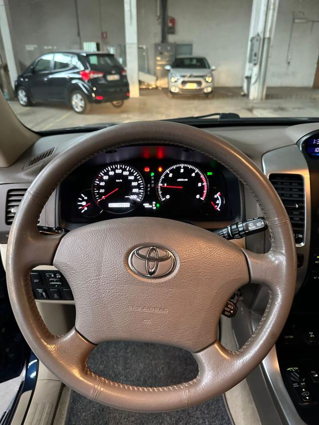 TOYOTA Land Cruiser usata, con Hill holder