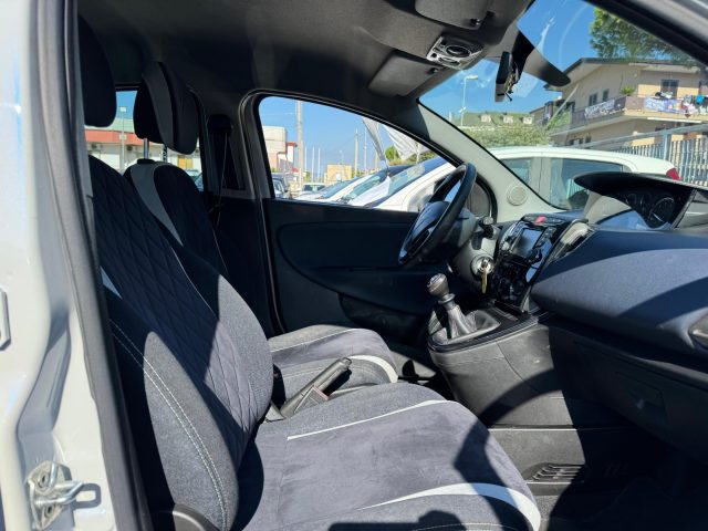 LANCIA Ypsilon usata, con ESP