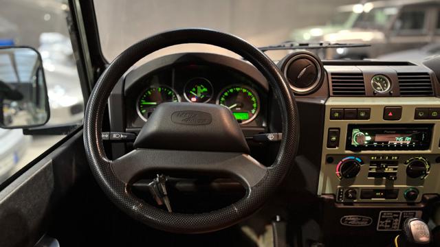 LAND ROVER Defender usata, con Sound system