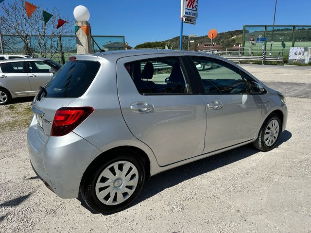 TOYOTA Yaris usata, con Autoradio