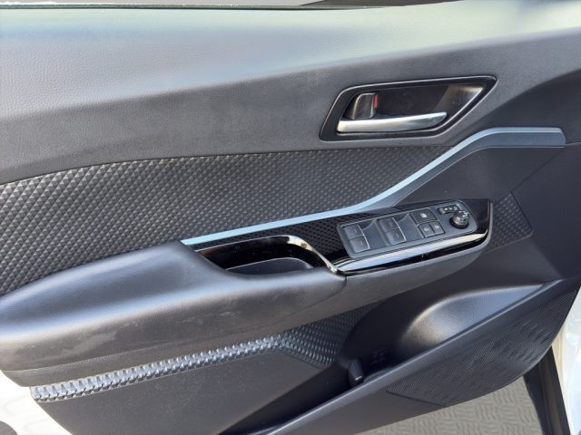 TOYOTA C-HR usata, con Specchietti laterali elettrici