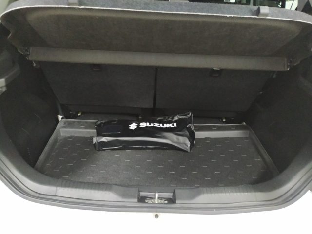 SUZUKI Ignis usata, con Autoradio