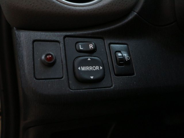 TOYOTA Yaris usata, con Airbag testa