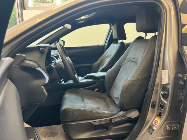 LEXUS UX 250h usata, con Cerchi in lega
