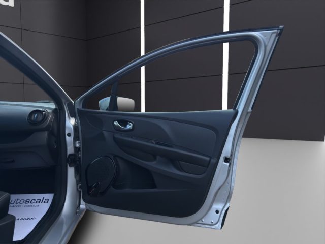 RENAULT Clio usata, con Specchietti laterali elettrici