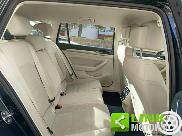 VOLKSWAGEN Passat Variant usata, con Isofix