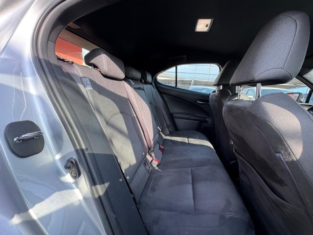 LEXUS UX 250h usata, con Bluetooth