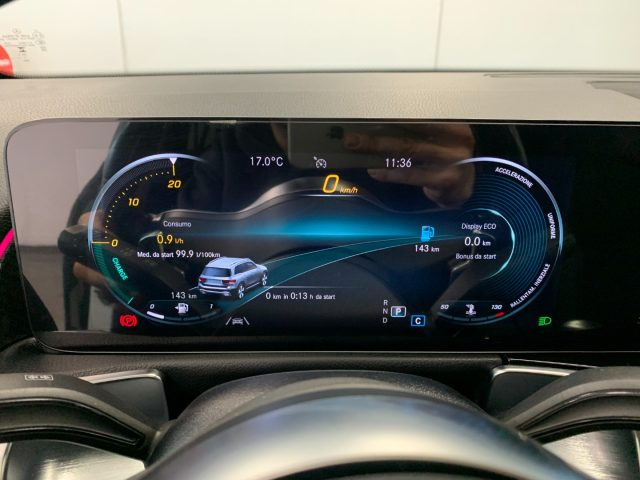 MERCEDES-BENZ GLB 200 usata, con Sistema di navigazione