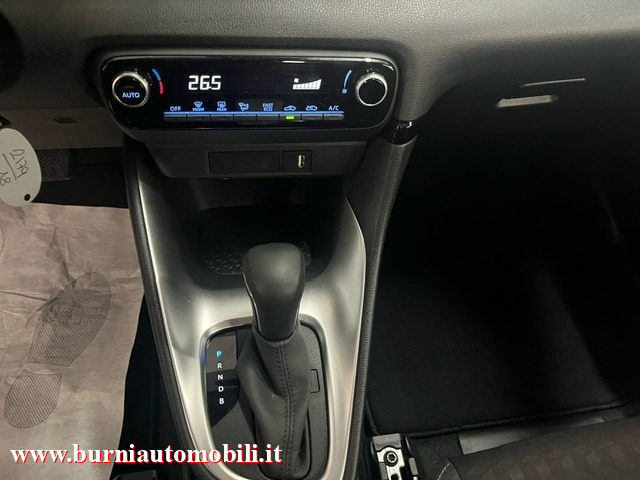 TOYOTA Yaris usata, con Touch screen