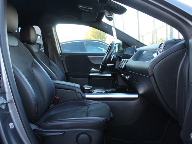 MERCEDES-BENZ GLA 200 usata, con Climatizzatore