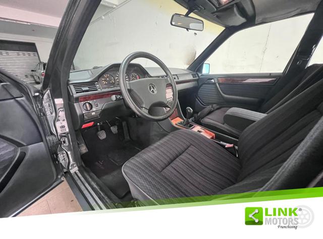 MERCEDES-BENZ E 200 usata 18
