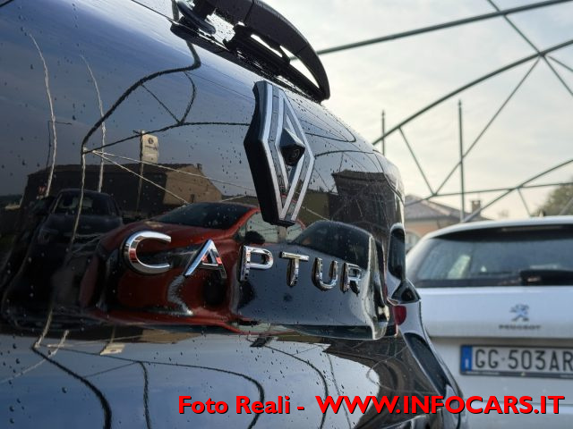 RENAULT Captur usata, con Bracciolo