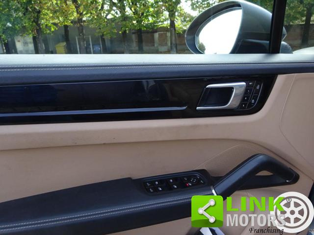 PORSCHE Cayenne usata, con USB