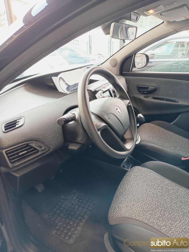 LANCIA Ypsilon usata, con ESP