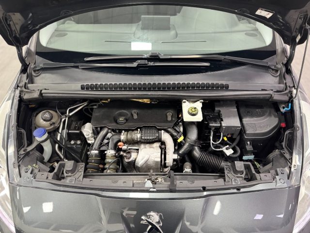 PEUGEOT 5008 usata, con Climatizzatore automatico, 2 zone